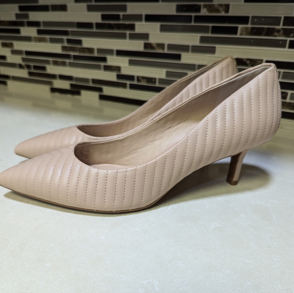Women's nude pointed toe pumps size  9 1/2M